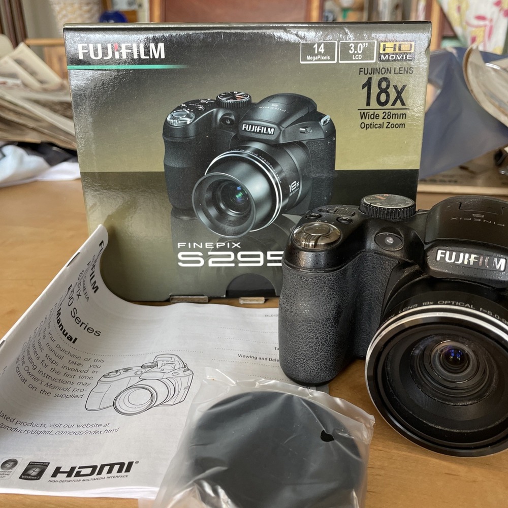 Fujifilm FinePix S2950 14 MP Digital Camera 18x Wide Optical Zoom 3.0-Inch LCD